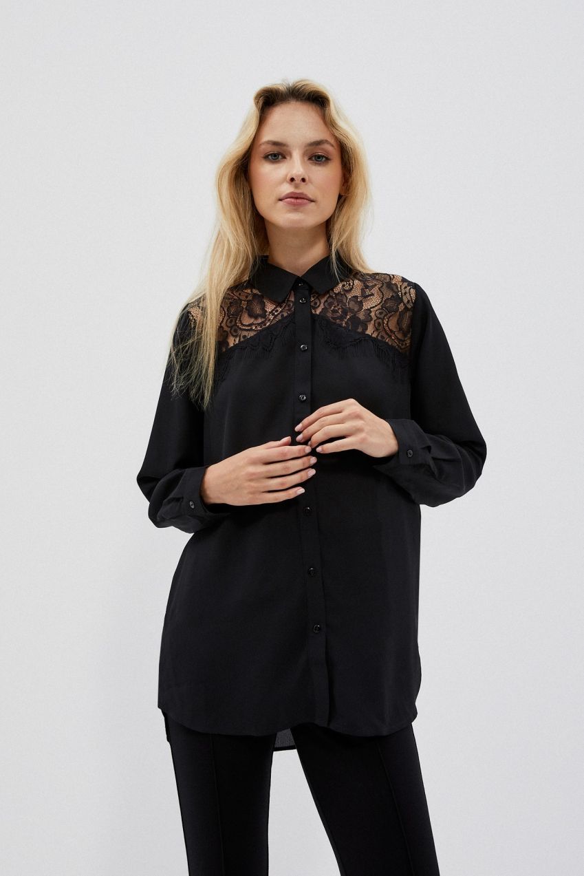Shirt with lace on the shoulders