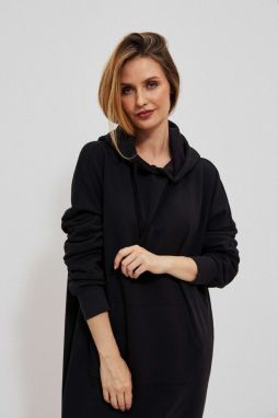 Nadmierne veľké šaty s mikinou