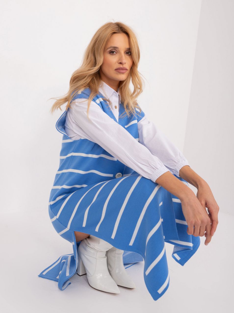 Blue knitted dress with button closure