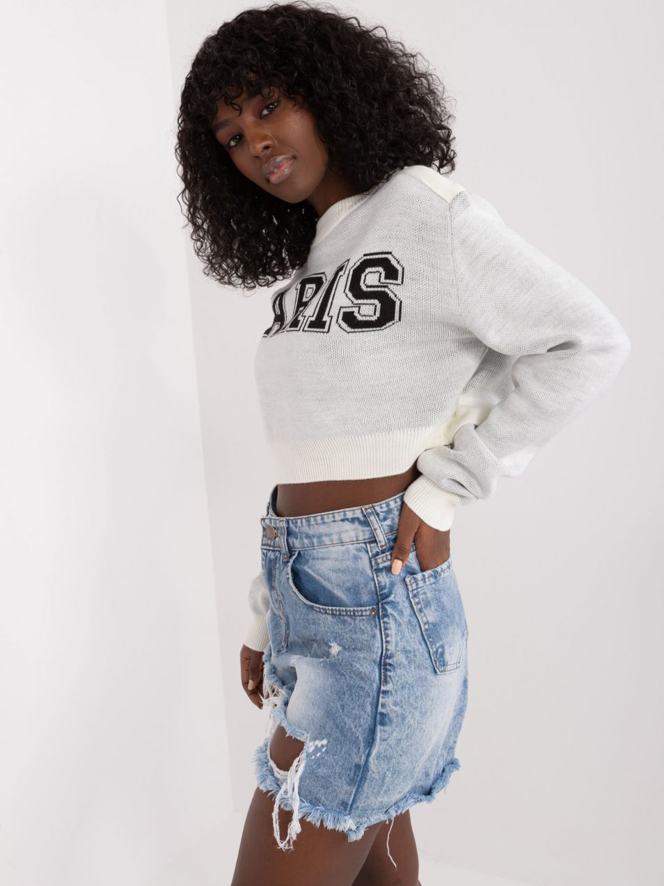 Ecru short oversize sweater with a round neckline