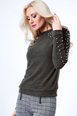 Turtleneck with khaki pearls