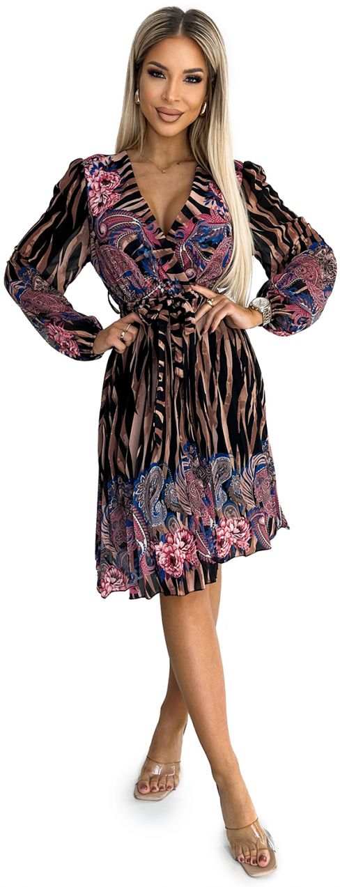 Women's pleated dress with a neckline, long sleeves and a tie at the waist Numoco