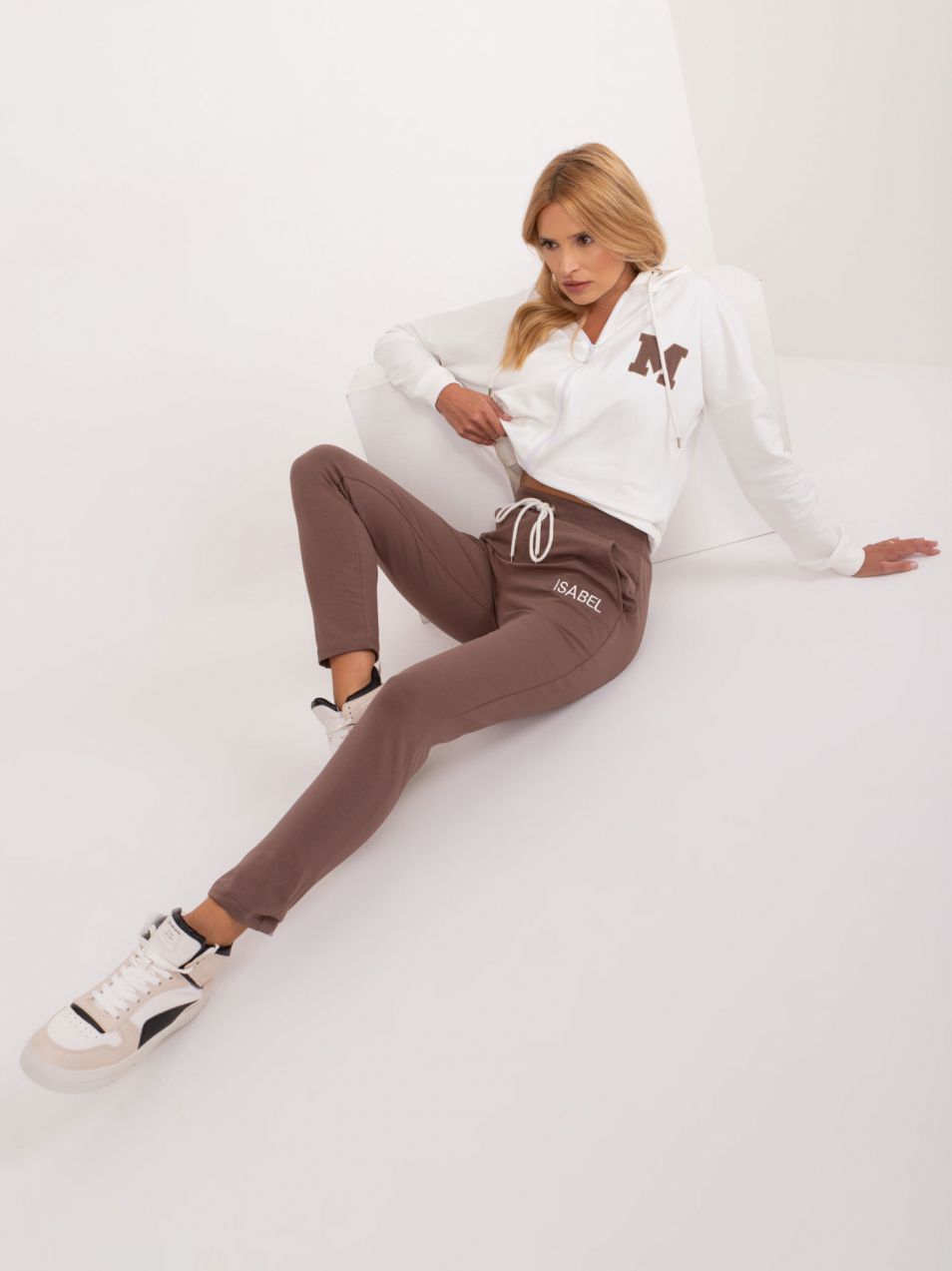 Ecru tracksuit with sweatshirt