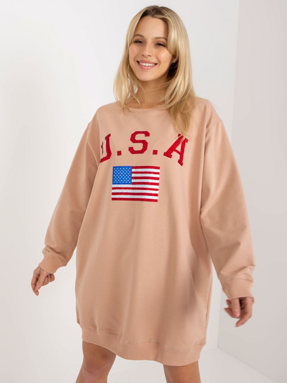 Long beige sweatshirt with print