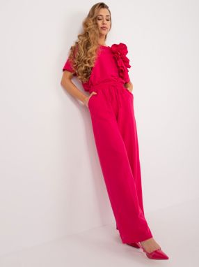 Fuchsia women's trousers made of creased fabric