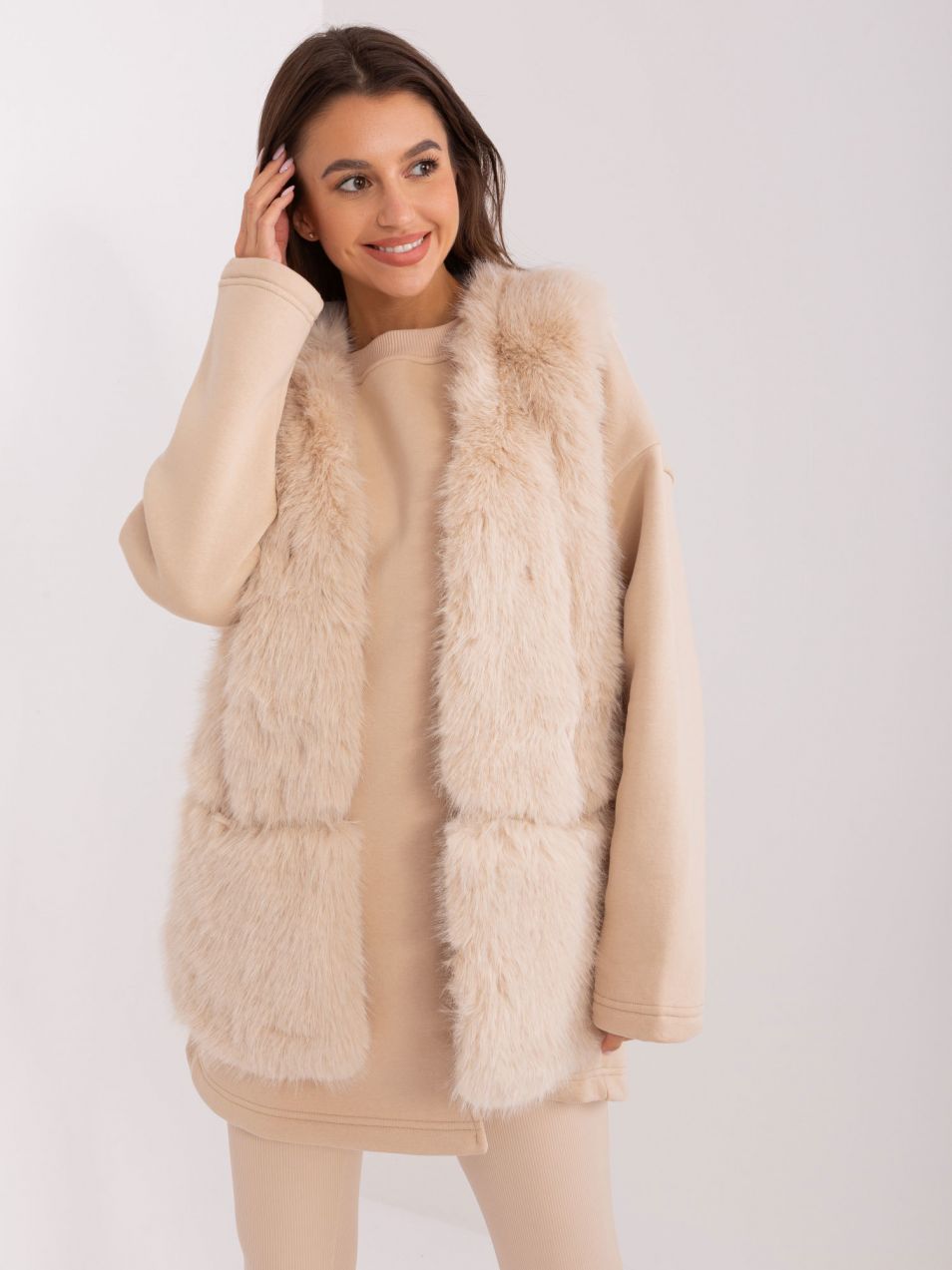 Beige fur vest with lining