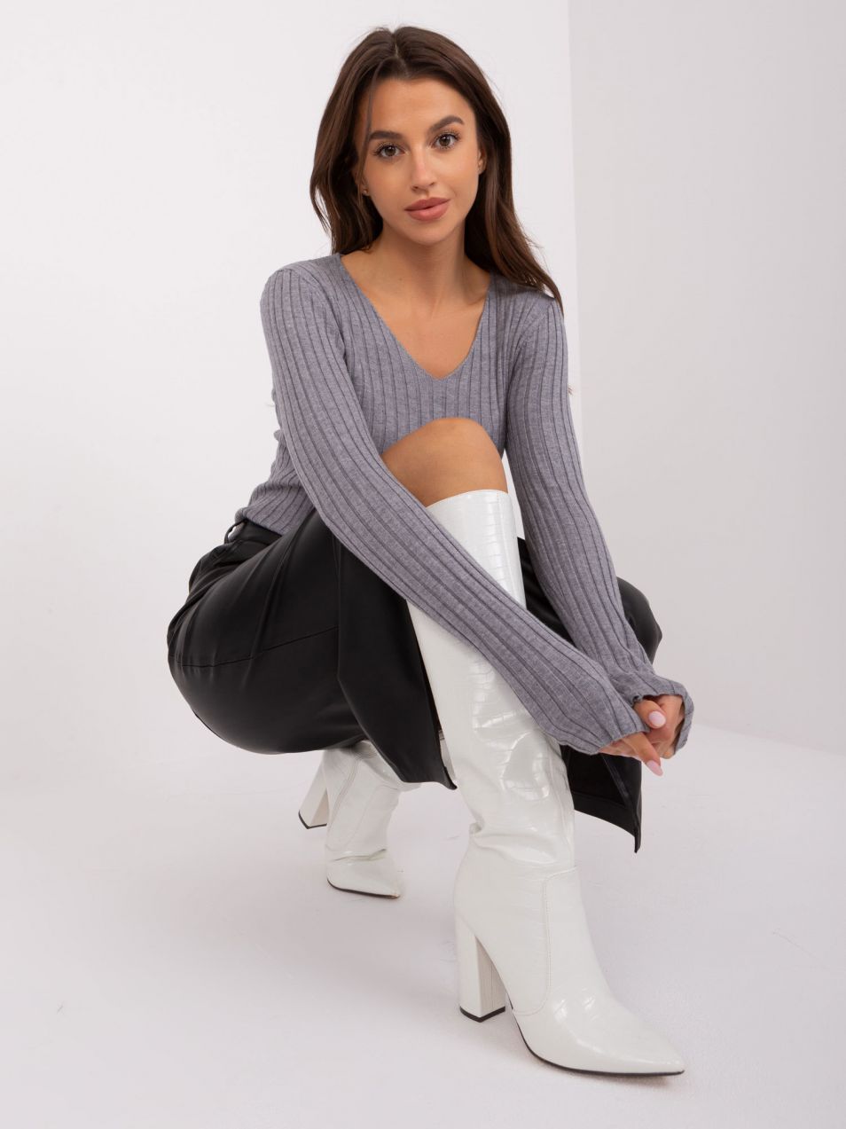 Gray fitted classic striped sweater