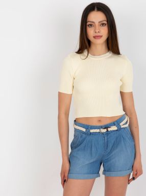 Creamy crop top with ribbed fit