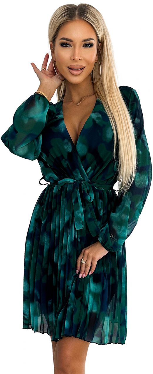 Pleated dress with a neckline, long sleeves and Numoco belt