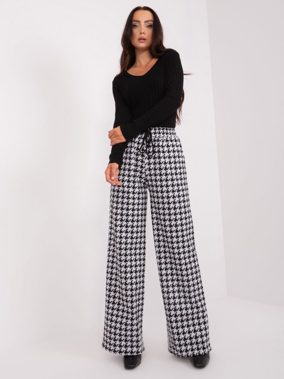 Black and white patterned fabric trousers