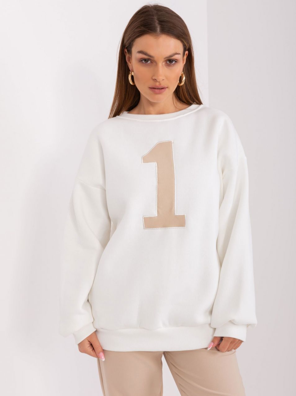 Cotton ecru sweatshirt with a round neckline