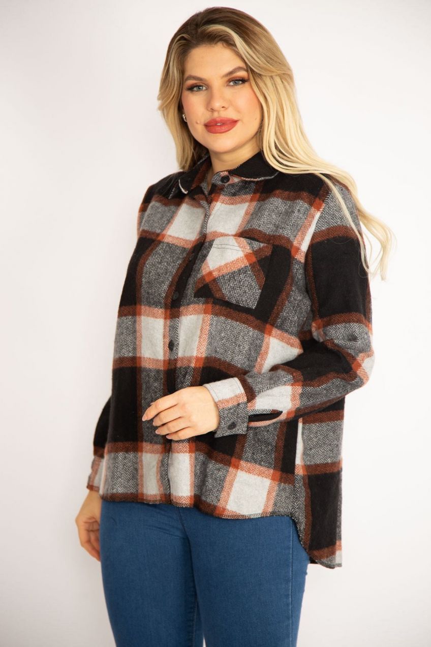 Dámska košeľa Šans Plus Size v škoricovej farbe s ležérnym strihom a kockovaným vzorom