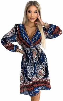 Chiffon dress with a neckline and long sleeves Numoco
