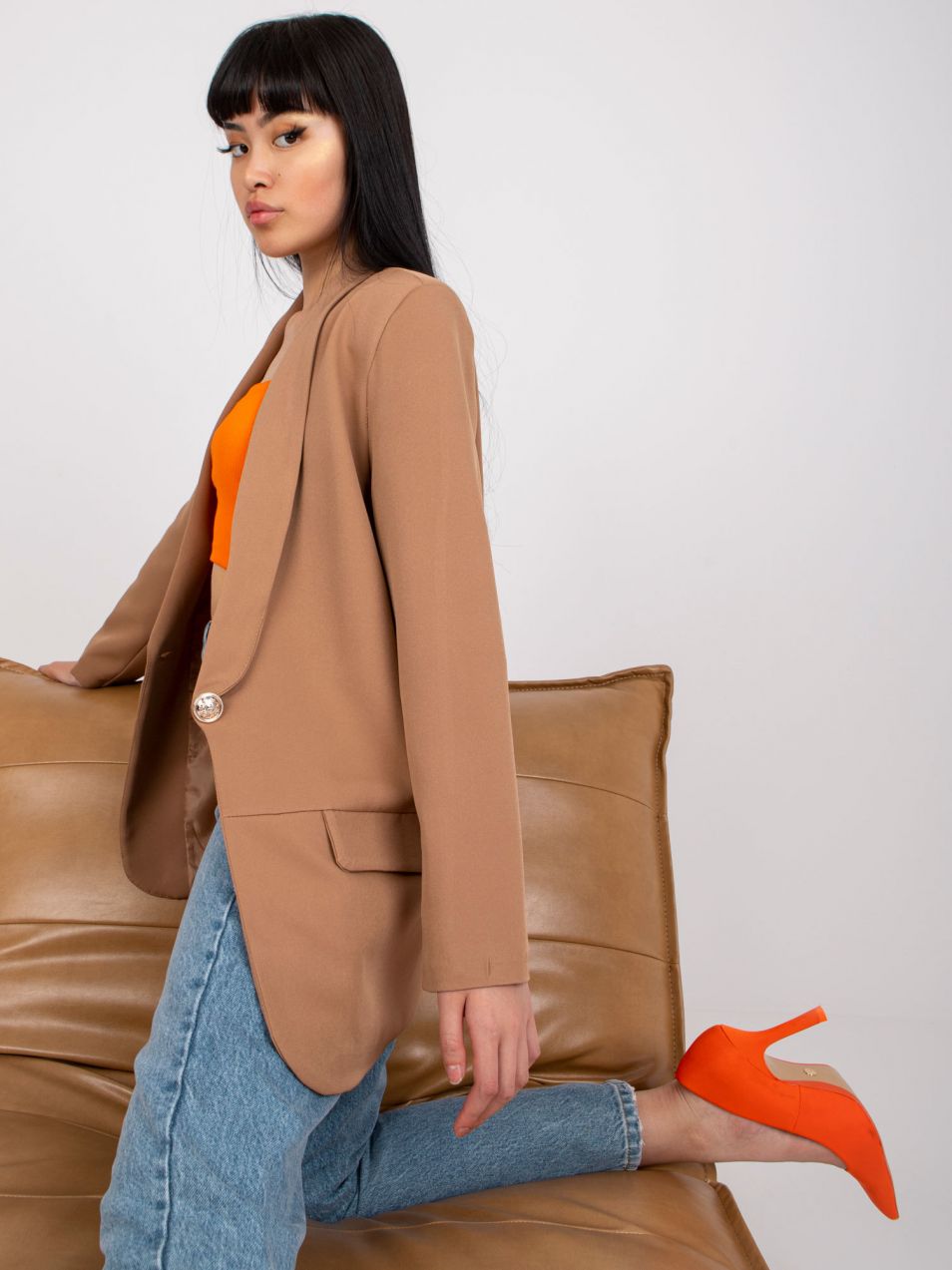 Dark beige women's blazer from the Guerrero suit