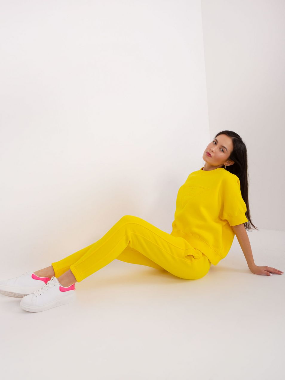Yellow tracksuit with sweatshirt with patch