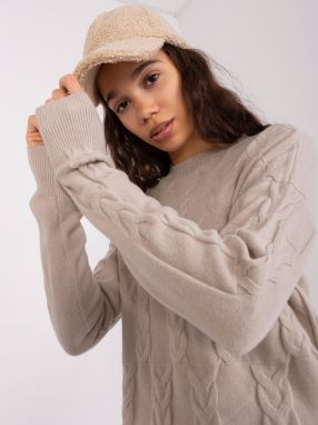 Beige sweater with braids and gaiters