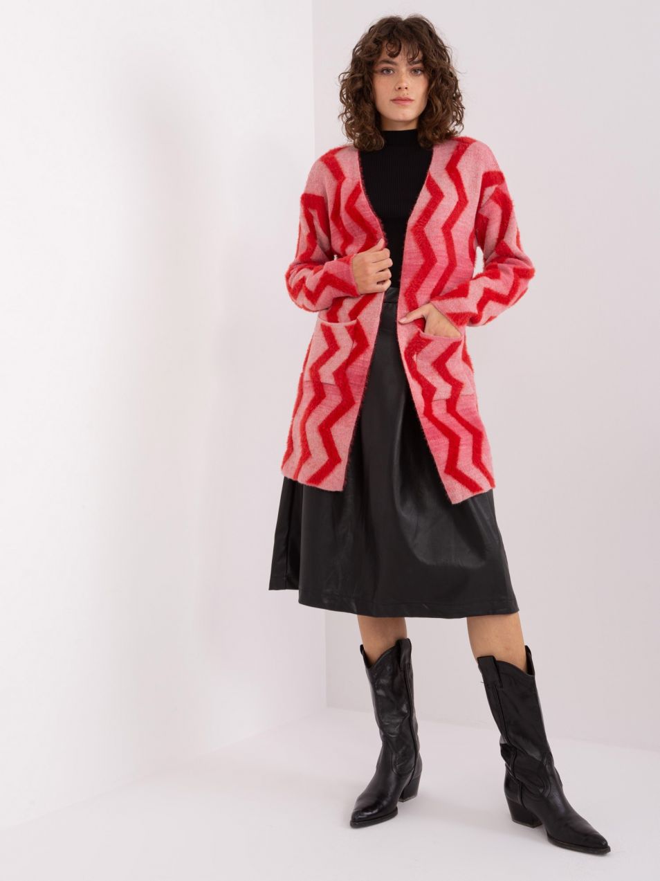 Red soft cardigan with patterns