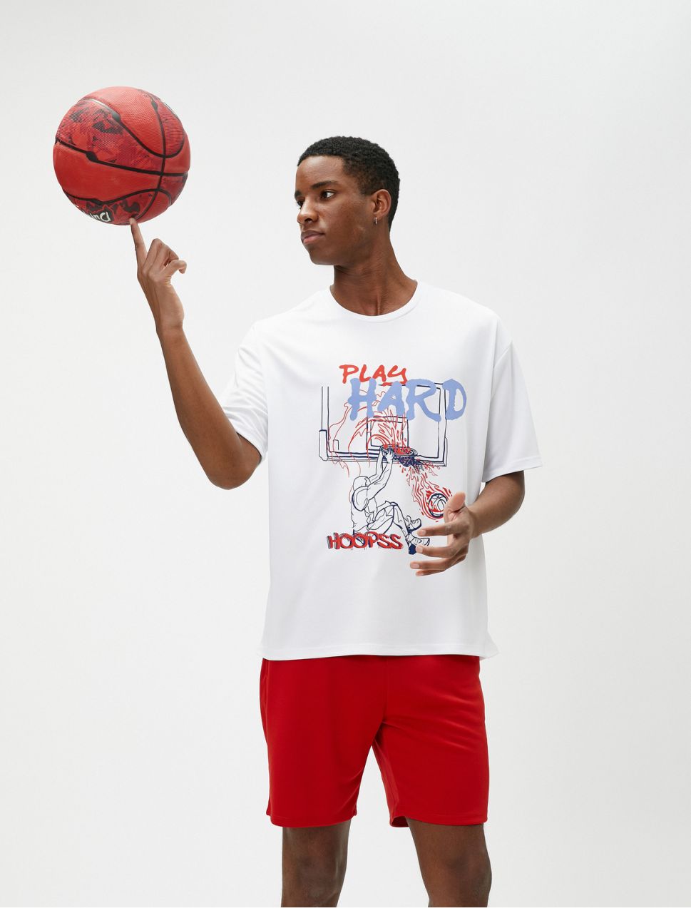 Koton Sports oversized tričko s basketbalovou potlačou. Krk posádky krátky rukáv.