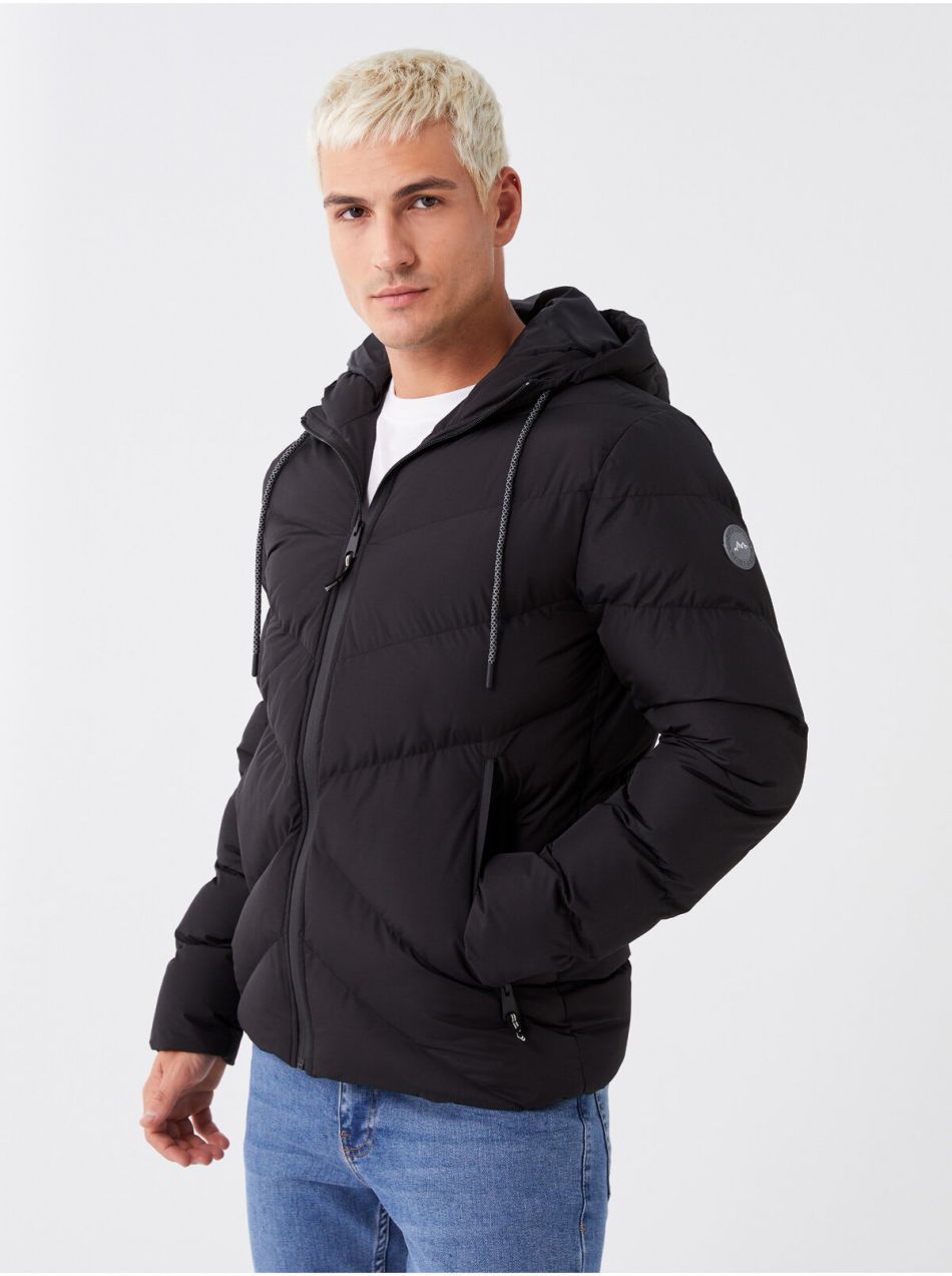 Pánska páperová bunda LC Waikiki Standard Fit s kapucňou.