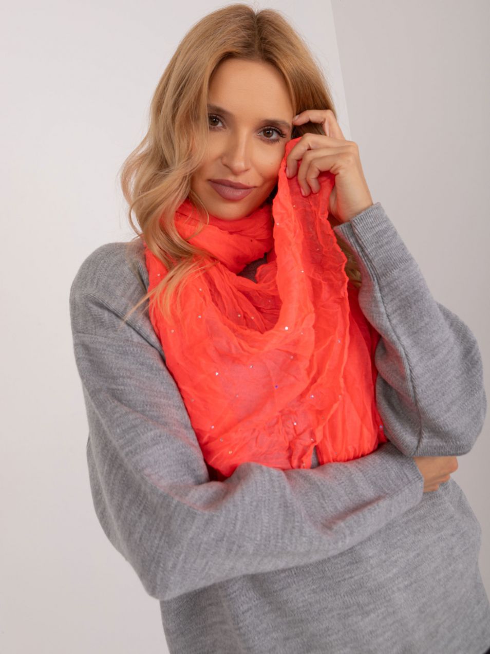 Fluo pink women's scarf with appliqués