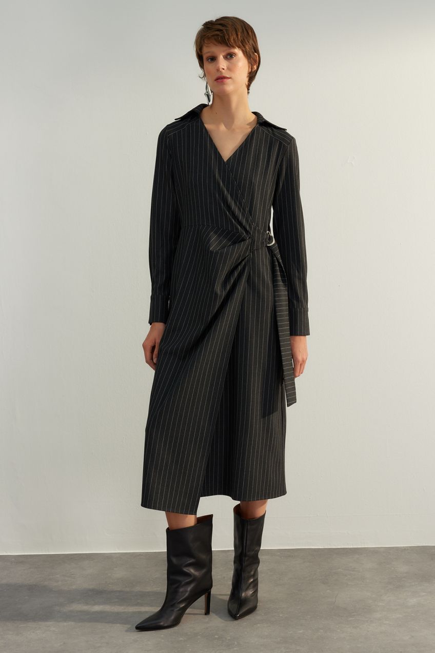 Trendyol Čierne dvojradové zapínanie pruhované tkané šaty