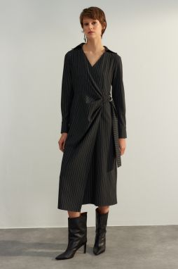 Trendyol Čierne dvojradové zapínanie pruhované tkané šaty