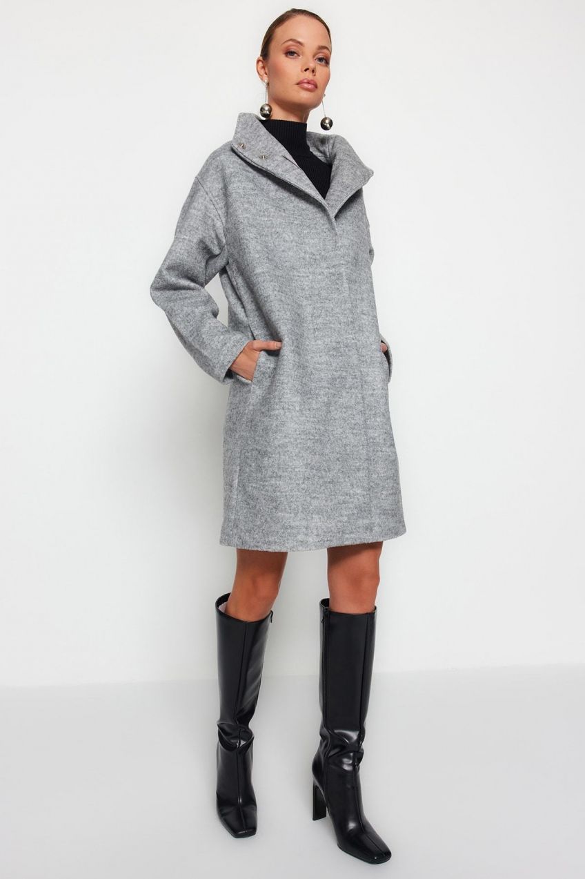 Trendyol Grey oversize široký strih dlhý prešívaný kabát