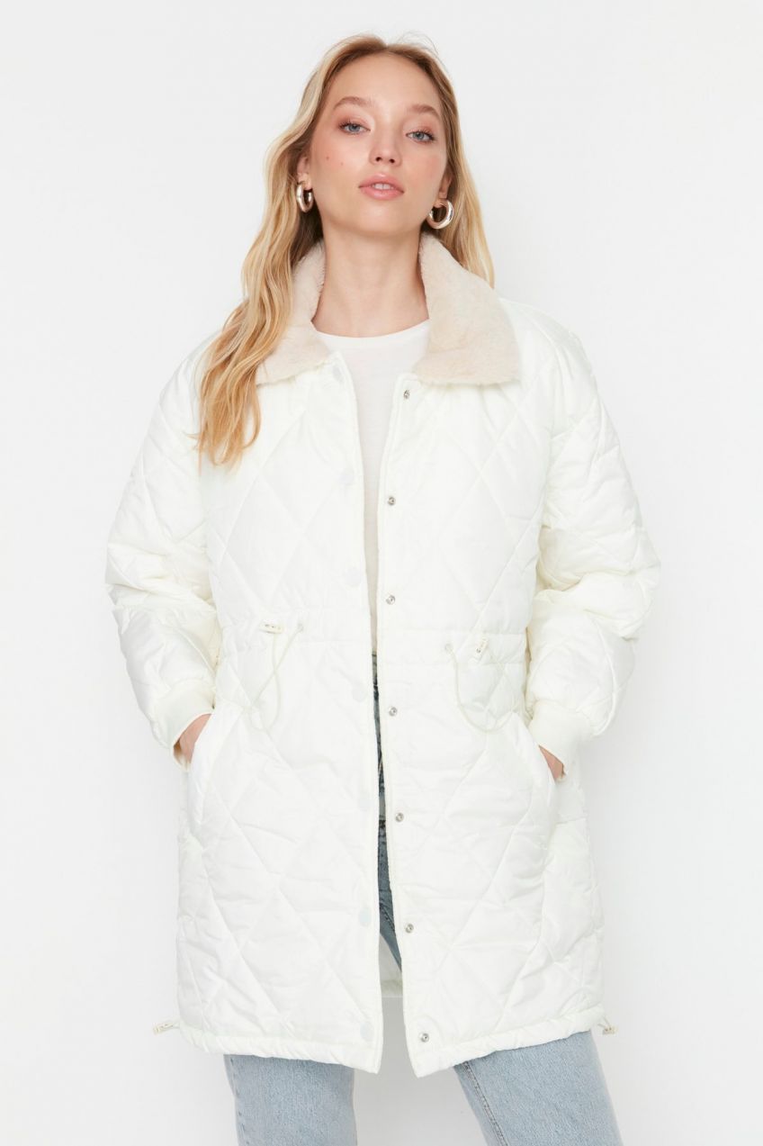 Trendyol ecru oversized golier, kožušinový detail, vodoodpudivý prešívaný nafukovací kabát