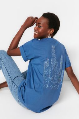 Trendyol Indigo 100% Bavlna Potlačené na chrbte Boyfriend Fit Tričko s okrúhlym výstrihom