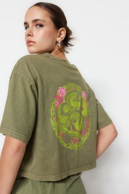 Trendyol Khaki 100% Bavlna S Vypraným Efektom Potlačeným Na Chrbte Crop Tričko S Okrúhlym Výstrihom