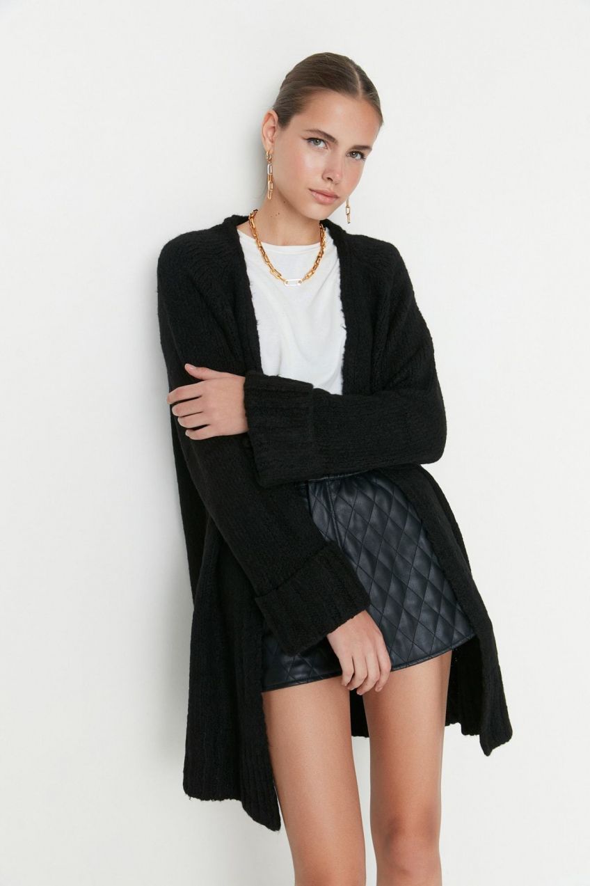 Trendyol Black Wide Fit jemný textúrovaný úplet Sveter