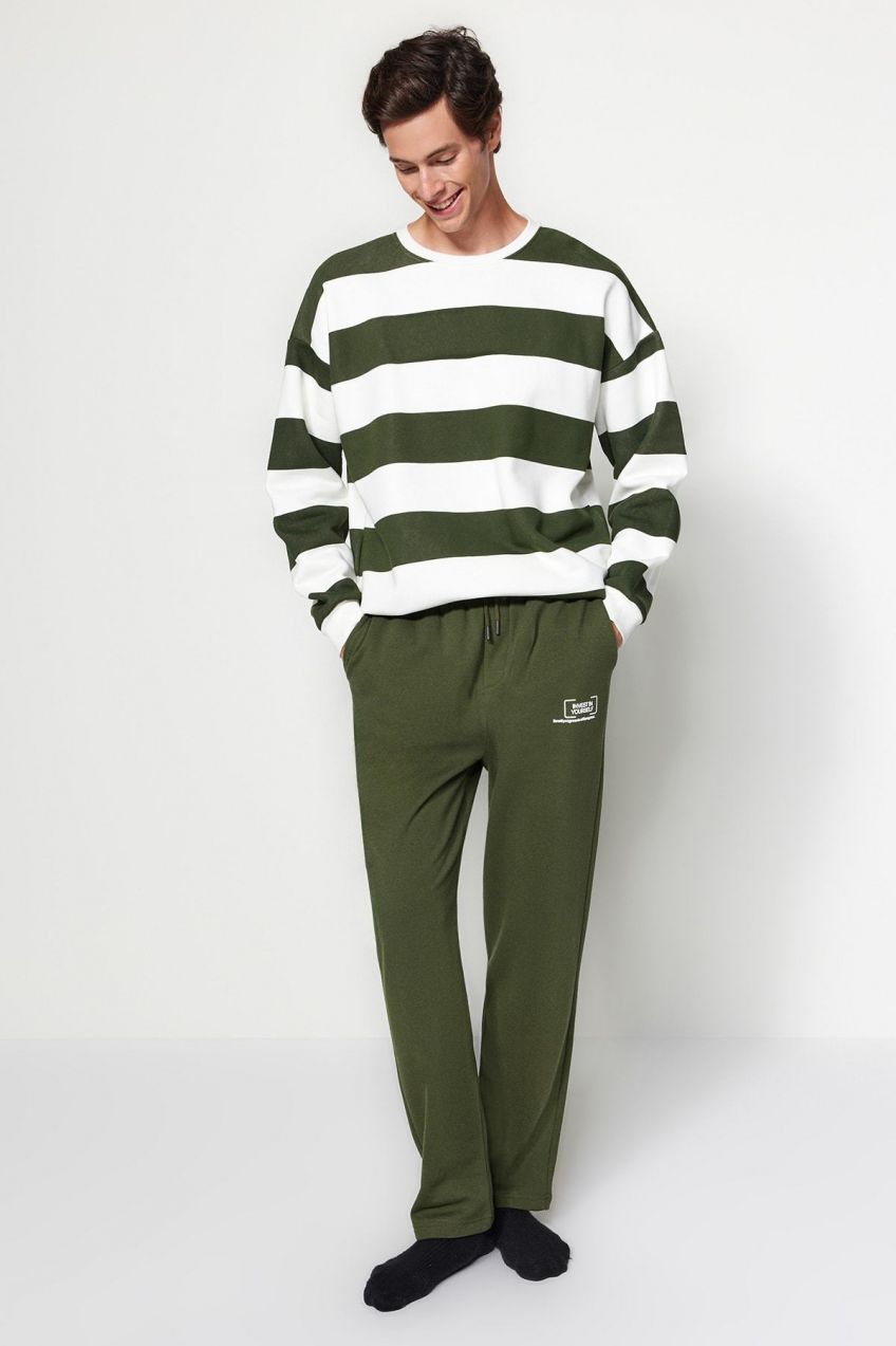 Trendyol Pánske khaki pravidelné/normálne fit, minimalistické nadýchané, s nápisom, flísové vnútro, hrubé tepláky.