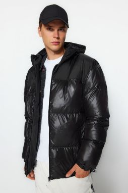 Trendyol Black pánsky Regular Fit látkový blok odolný voči vode a vetru odolný nafúknutý zimný kabát.