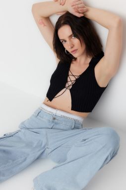 Trendyol X Sagaza Studio čierny pletený bustier s detailom kravaty