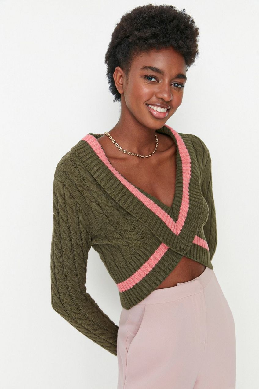 Trendyol Khaki Crop detailný pletený sveter