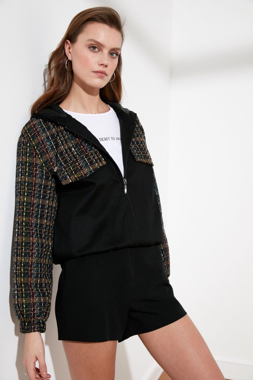 Trendyol Čierna kapucňa Tweed Block Mont