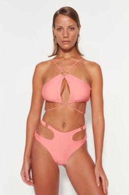 Trendyol High Waist normálne nohy bikiny spodná časť s červenými doplnkami