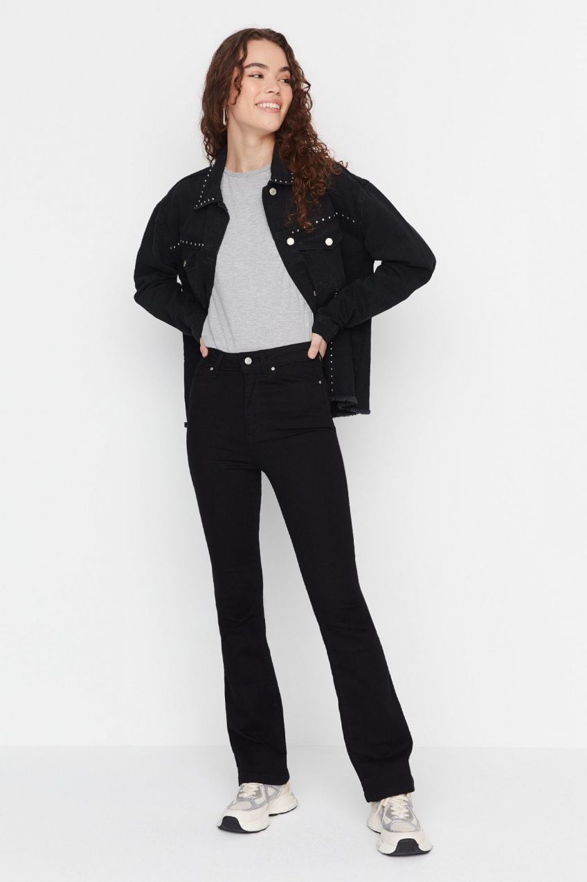 Trendyol Black High Waist Flare džínsy v čiernej farbe, ktoré nevyblednú
