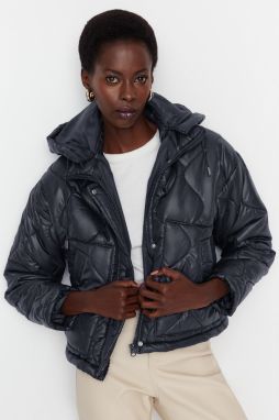 Trendyol čierny oversized prešívaný kabát s kapucňou