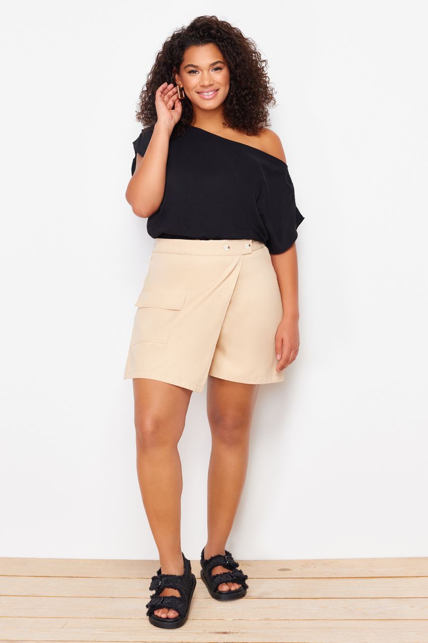 Trendyol Curve Black Boat Neck Woven Blouse