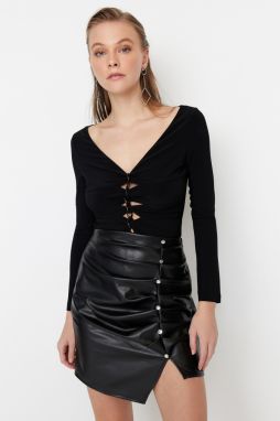 Trendyol čierne body s detailmi výrezov