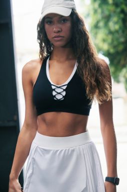 Trendyol Premium Black Seamless/Seamless Support/Shaping Knitted Sports Bra