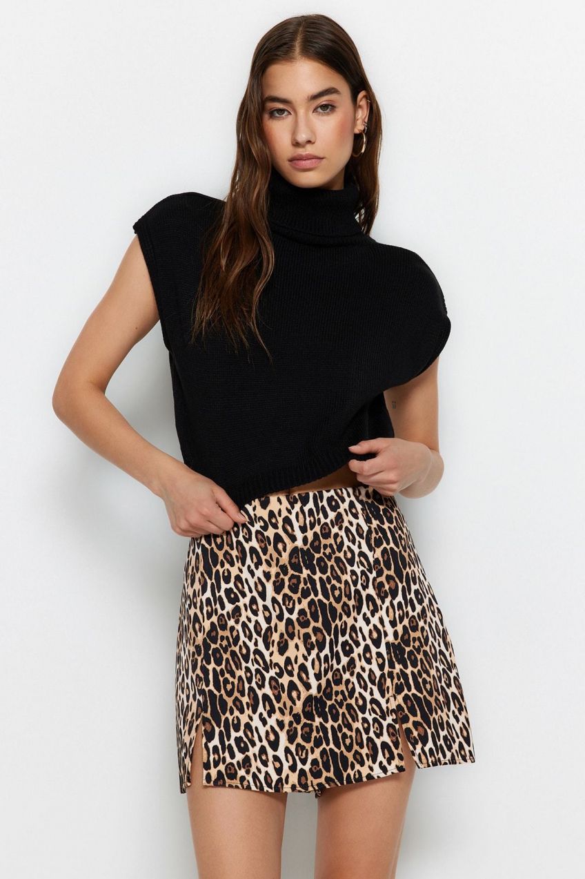 Trendyol Black Crop Pletené oblečenie s vysokým výstrihom Pletený sveter