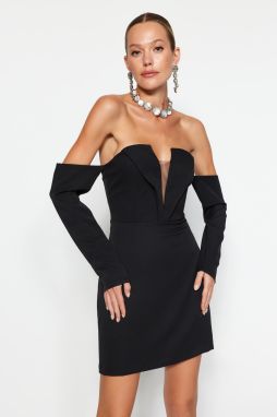 Trendyol Black elegantné vypasované večerné šaty