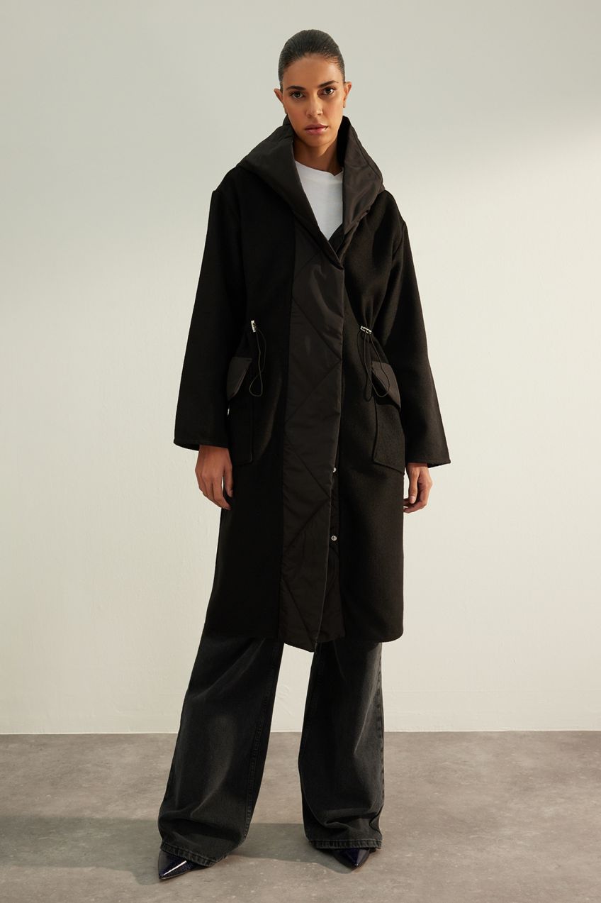 Trendyol Limited Edition Čierny oversize oversize vlnený kolkový kabát so širokým strihom