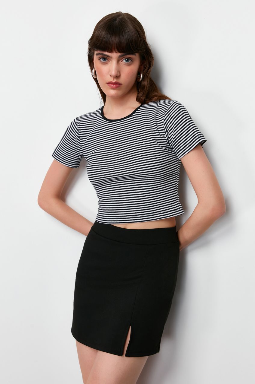 Trendyol Black Flexible Mini Shorts Skirt