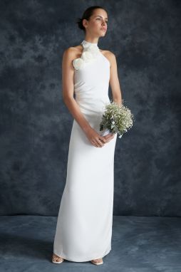 Elegantné večerné šaty s bielymi ružami od Trendyol Bridal