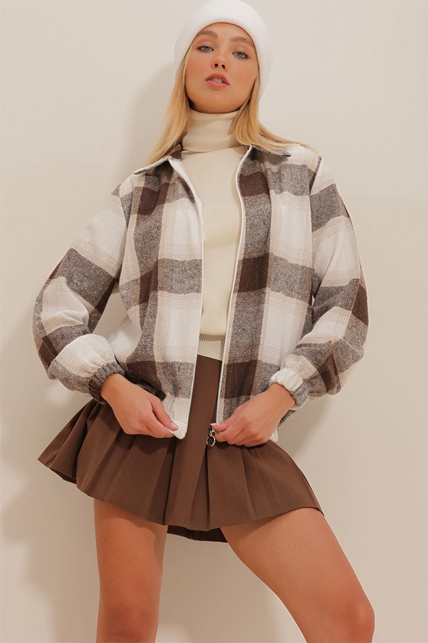 Trend Alaçatı Stili Dámska hnedá vzorovaná sezónna bomber bunda na zips s elastickým pásom