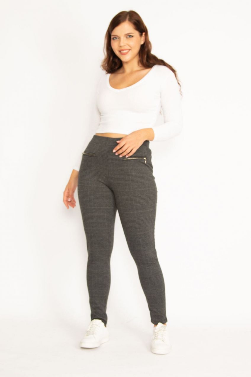 Dámske legíny Şans Plus Size s údeným kockovaným vzorom a vreckom na zips