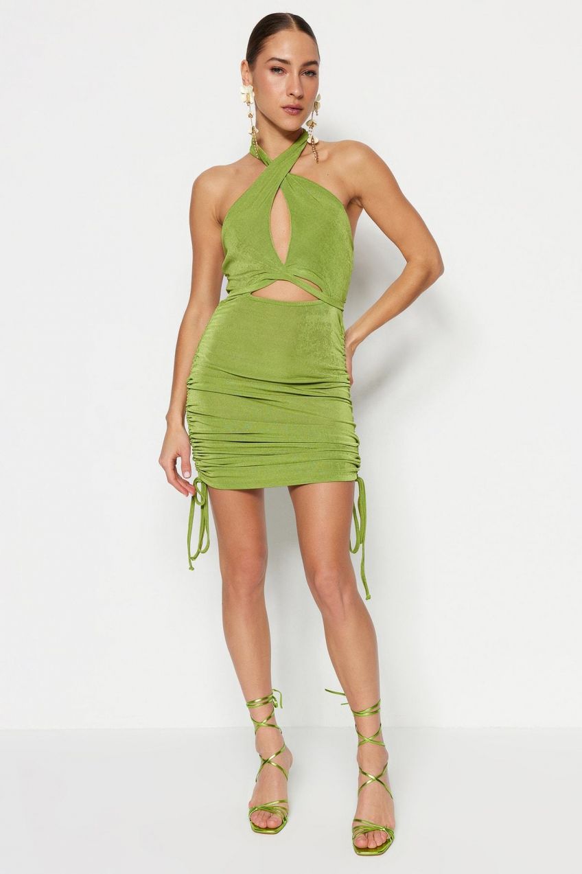 Trendyol zelené vypasované okno/strih Pletené detailné elegantné večerné šaty